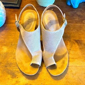 One toe tan Sandals Wedges